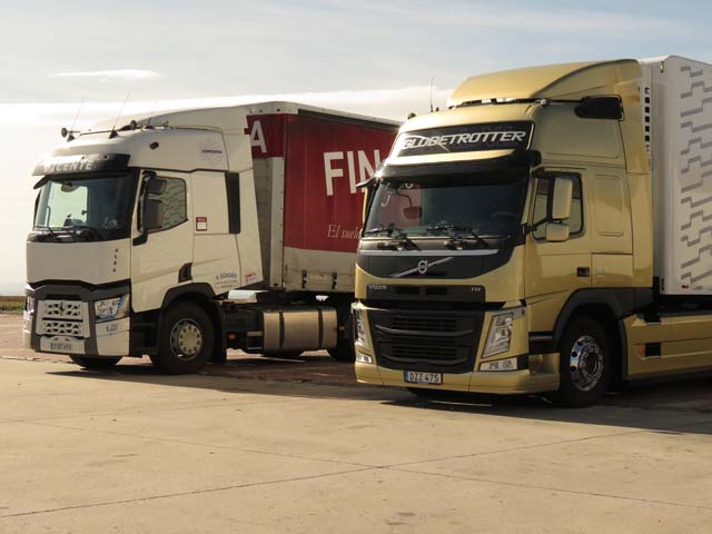 Volvo y Renault, parientes cercanos, comparten algunos componentes y ambas marcas pertenecen al Volvo Group.